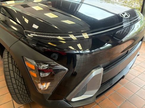Used 2024 Hyundai Kona SEL w/ Convenience Package FWD image 2