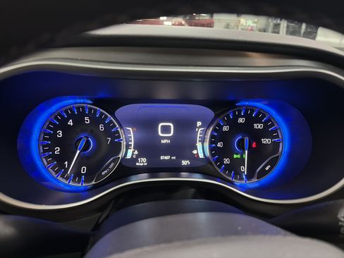 Used 2024 Chrysler Pacifica Touring-L FWD image 15