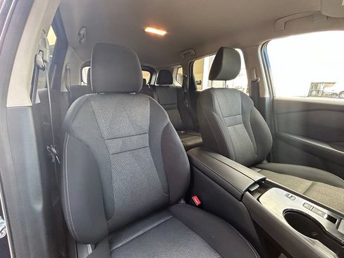 Used 2025 Nissan Rogue SV FWD image 26