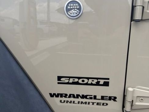 Used 2017 Jeep Wrangler Unlimited Sport w/ Quick Order Package 24S AWD/4WD image 3