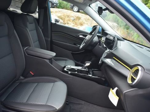 New 2026 Chevrolet Trax LT w/ LT Convenience Package FWD image 15