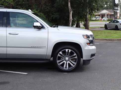Used 2017 Chevrolet Suburban LT w/ Luxury Package RWD image 7