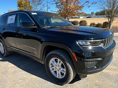 New 2025 Jeep Grand Cherokee Laredo image 5