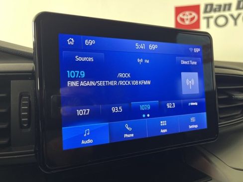 Used 2022 Ford Explorer XLT image 11