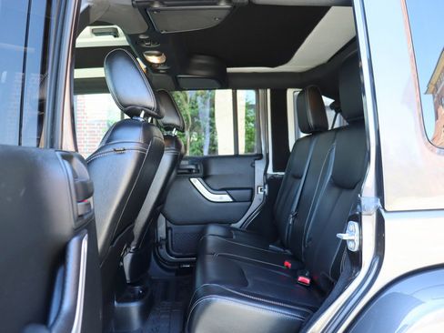 Used 2017 Jeep Wrangler Unlimited Sahara w/ Dual Top Group AWD/4WD image 14