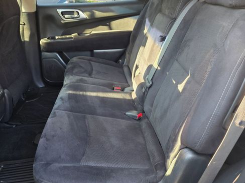 Used 2015 Nissan Pathfinder S image 11