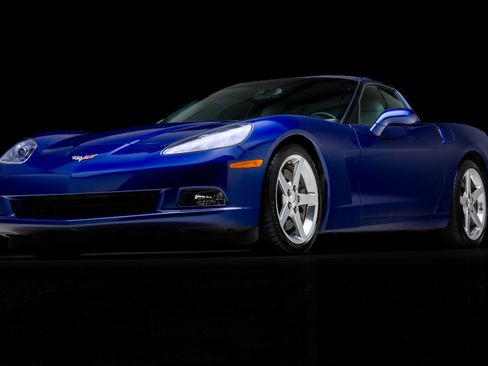 Used 2005 Chevrolet Corvette Coupe w/ Preferred Equipment Group RWD image 10