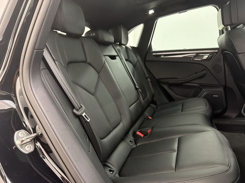 Used 2026 Porsche Macan AWD/4WD image 31
