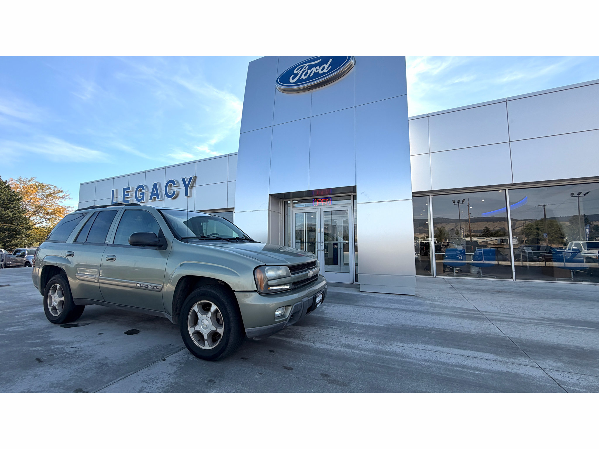 Used 2004 Chevrolet TrailBlazer LT AWD/4WD image 1