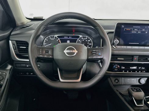 Used 2025 Nissan Rogue SV AWD/4WD image 18
