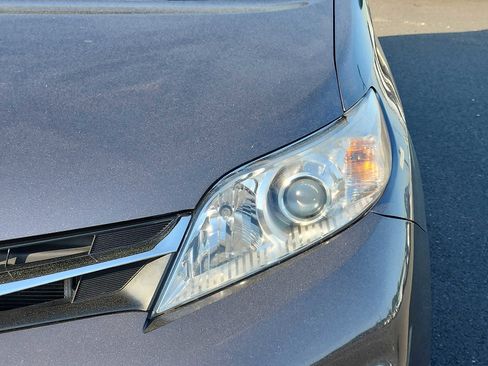 Used 2019 Toyota Sienna LE AWD/4WD image 9