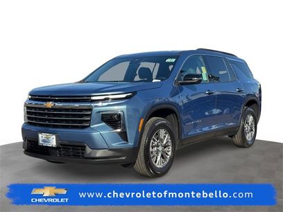Used 2025 Chevrolet Traverse LT