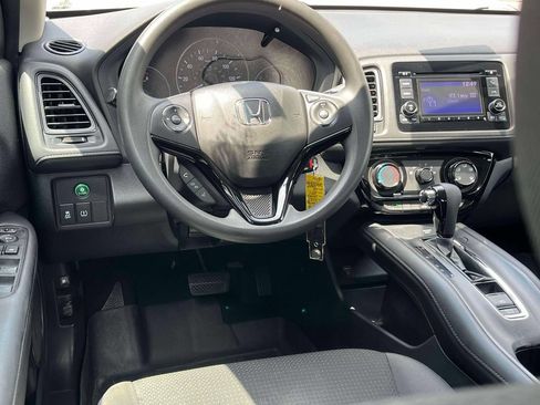 Used 2021 Honda HR-V LX image 12