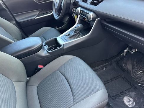 Used 2022 Toyota RAV4 LE AWD/4WD image 18