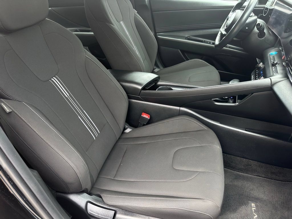 Used 2025 Hyundai Elantra SEL FWD image 10