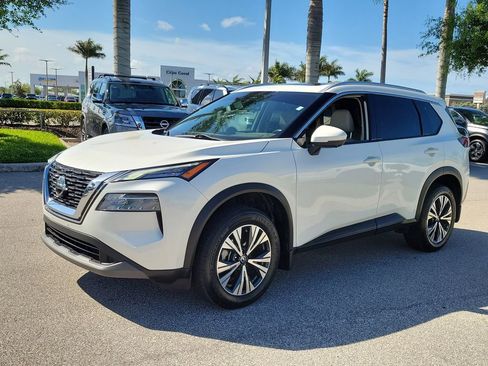 Certified 2021 Nissan Rogue SV w/ Premium Package image 9