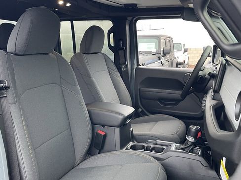 New 2026 Jeep Gladiator Sport image 17