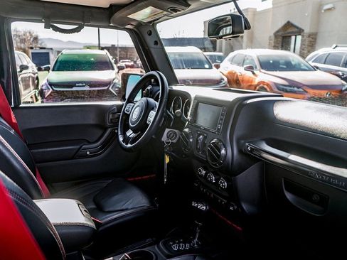Used 2017 Jeep Wrangler Unlimited Rubicon image 39