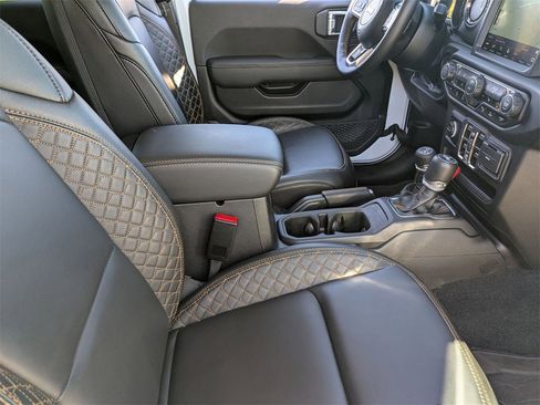 Used 2023 Jeep Wrangler Altitude image 36