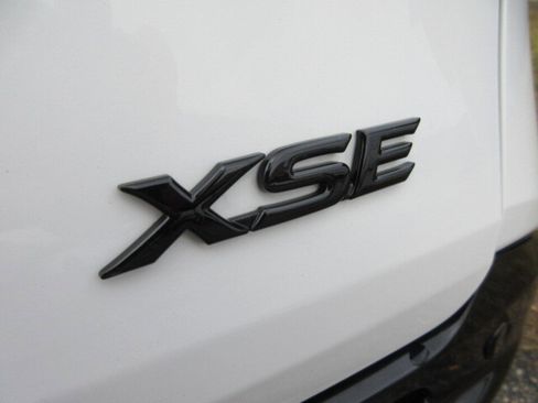 Used 2025 Toyota Sienna XSE w/ XSE Plus Package image 10