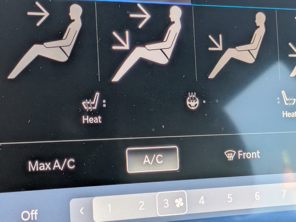 New 2027 Chrysler Pacifica Select AWD/4WD image 26