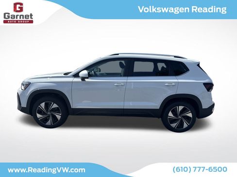 New 2025 Volkswagen Taos SE image 2