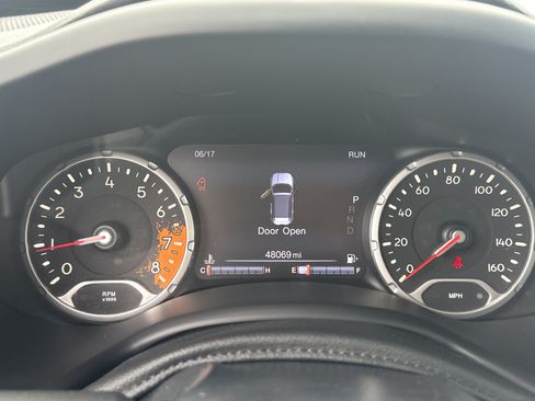 Used 2017 Jeep Renegade Trailhawk w/ Premium Trailhawk Package AWD/4WD image 25