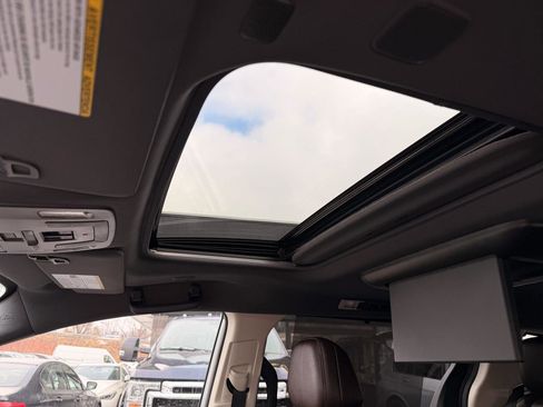 Used 2022 Toyota Sienna Platinum image 30