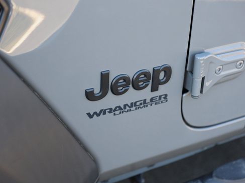 Used 2022 Jeep Wrangler Unlimited Sport image 11