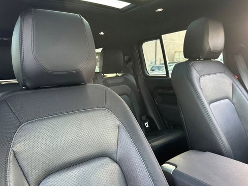 Used 2023 Land Rover Defender 130 X-Dynamic SE image 31