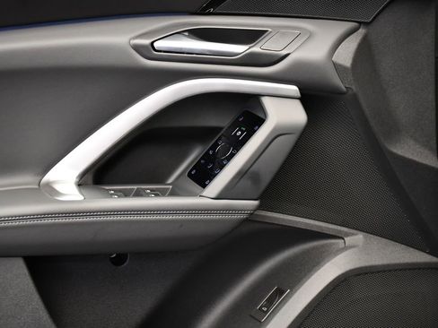 Used 2025 Audi Q5 Premium w/ Convenience Package image 31