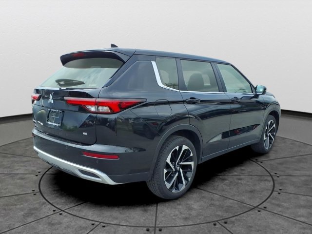 Used 2024 Mitsubishi Outlander SE AWD/4WD image 4