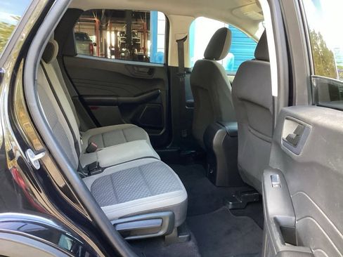Used 2022 Ford Escape SE image 32