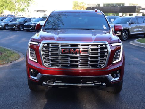 Used 2025 GMC Yukon Denali w/ Sun & Power Step Package image 3