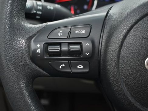 Used 2019 Kia Sedona LX FWD image 21