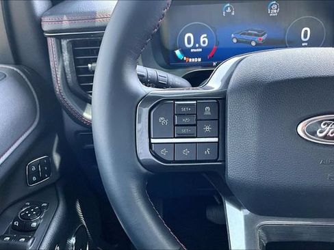 Used 2024 Ford Expedition Limited AWD/4WD image 11