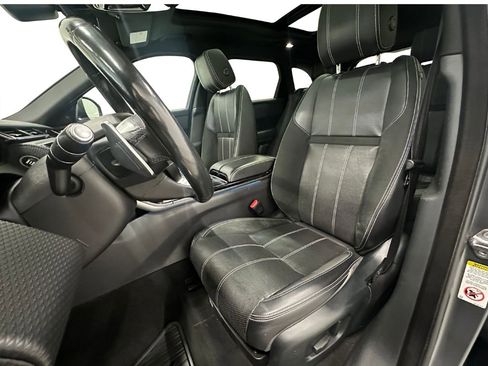 Used 2019 Land Rover Range Rover Velar R-Dynamic SE image 12