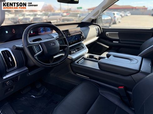 Used 2025 Ford Expedition Platinum image 41