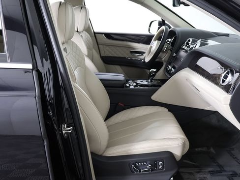 Used 2020 Bentley Bentayga Plug-In Hybrid AWD/4WD image 39