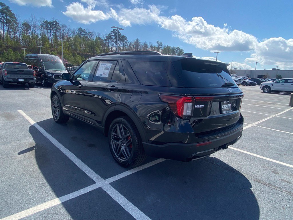 New 2026 Ford Explorer ST-Line w/ ST-Line Street Pack AWD/4WD image 5