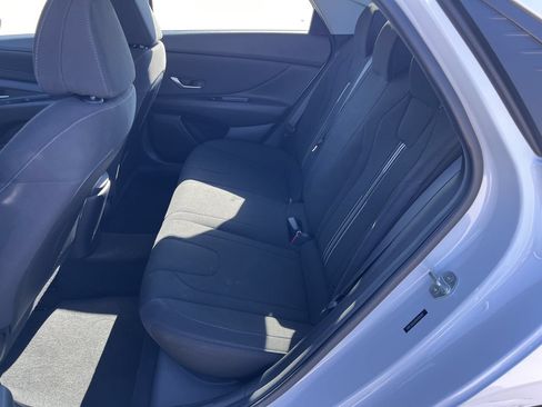Used 2022 Hyundai Elantra SEL w/ Convenience Package FWD image 9