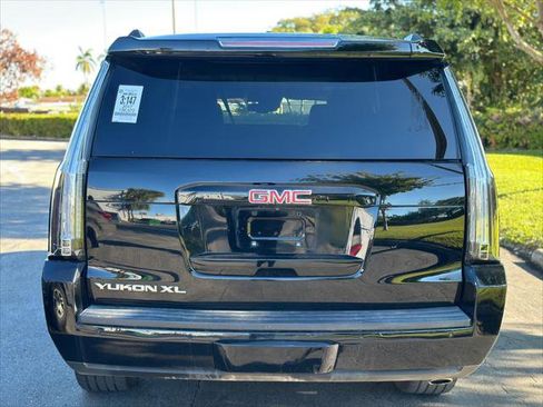 Used 2017 GMC Yukon XL SLE w/ SLE Value Package image 7