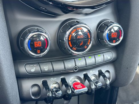Used 2024 MINI Cooper 2-Door Hardtop FWD image 16