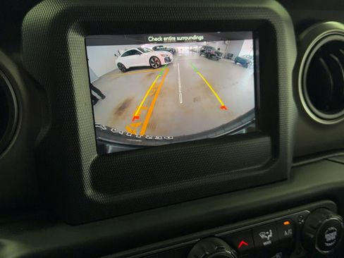 Used 2022 Jeep Wrangler Willys image 23