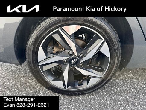Used 2023 Hyundai Elantra SEL w/ Convenience Package FWD image 9