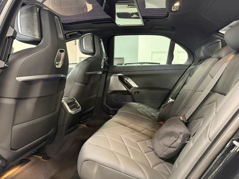 Used 2024 BMW i7 xDrive60 AWD/4WD image 19