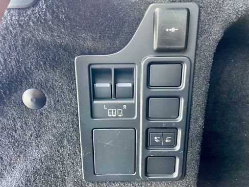 Certified 2025 Land Rover Discovery S AWD/4WD image 41