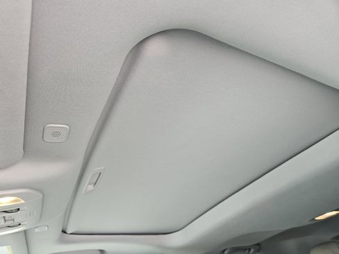 Used 2023 Toyota Highlander XLE image 32