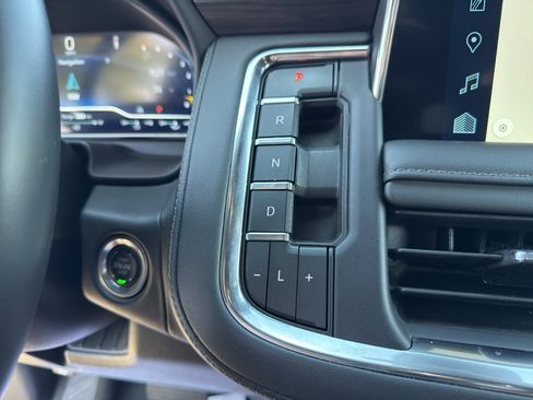 Used 2024 Chevrolet Suburban LT RWD image 19