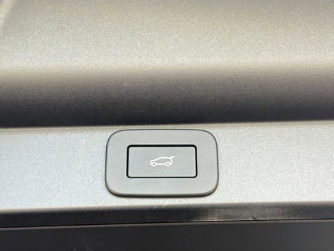 New 2026 Land Rover Range Rover SE image 13